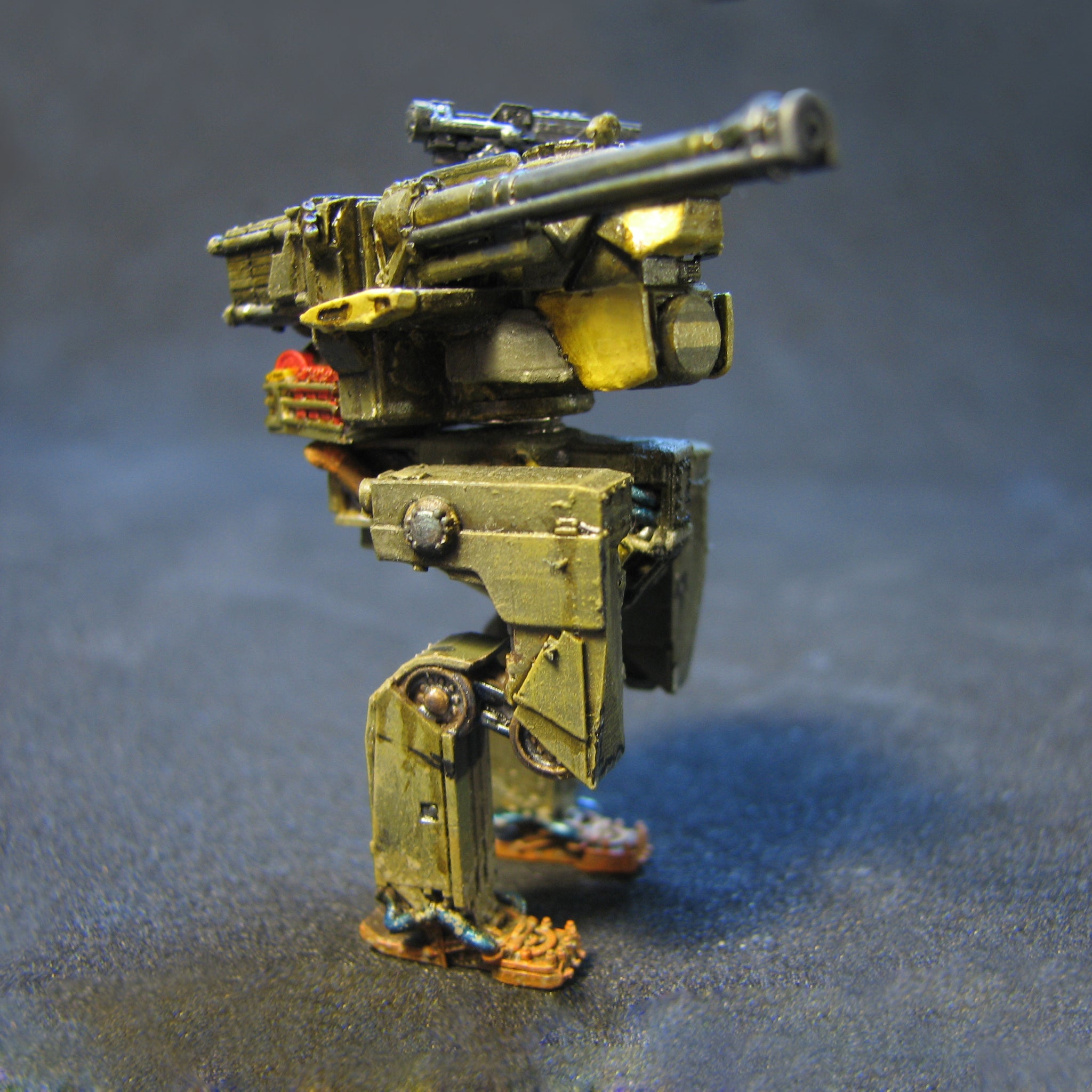 1/144 Scale Mini — Loyalist Touro