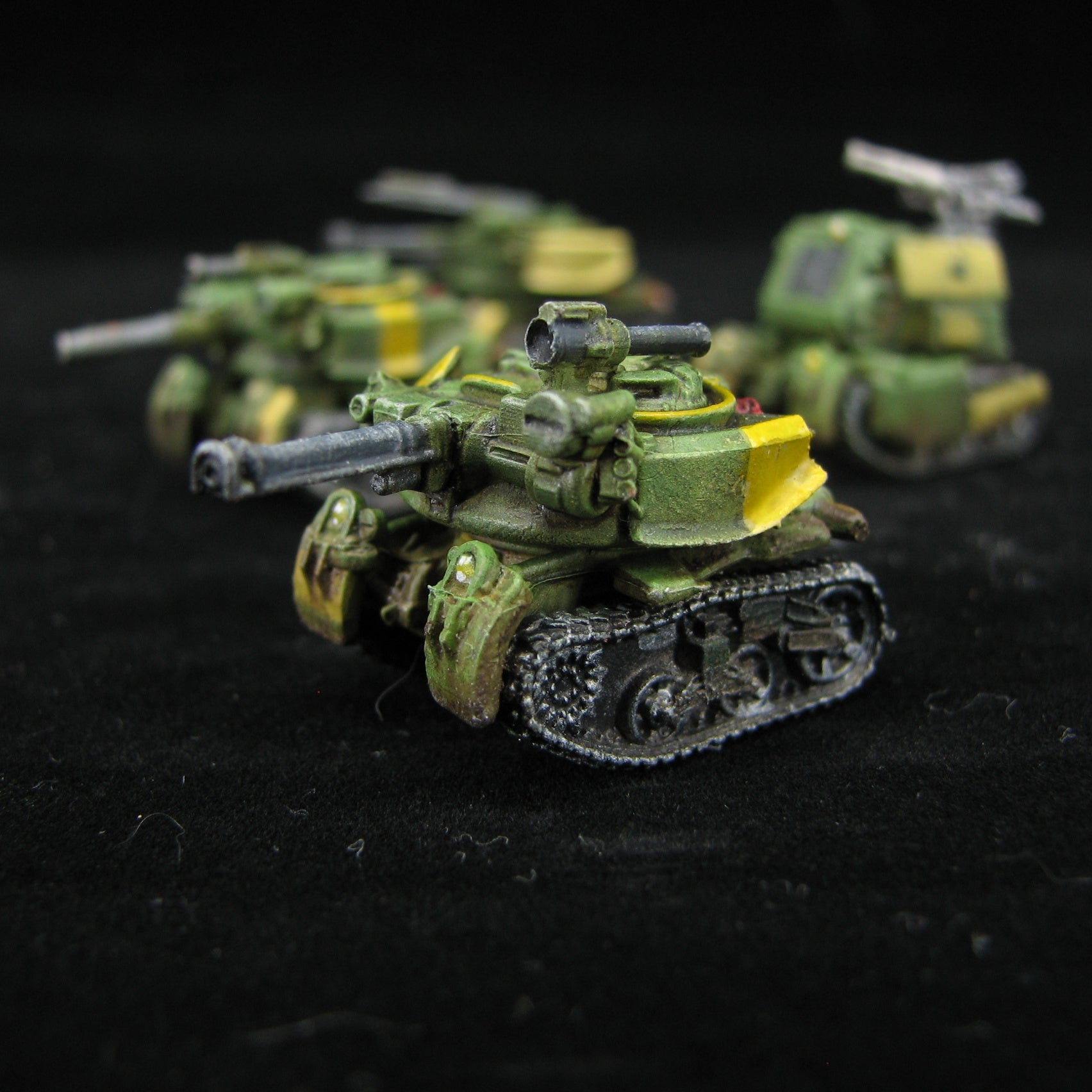 1/144 Scale Mini — Loyalist Light Tanks